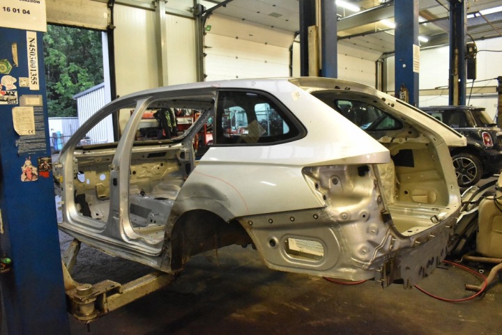 Vasen oikea lokasuoja kynnys pylväs Skoda Octavia 4 IV 19-