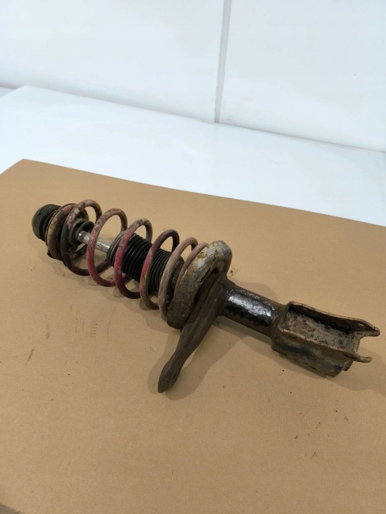 Audi Coupe 1994 Right Side Front Shock Mount Rear Axle