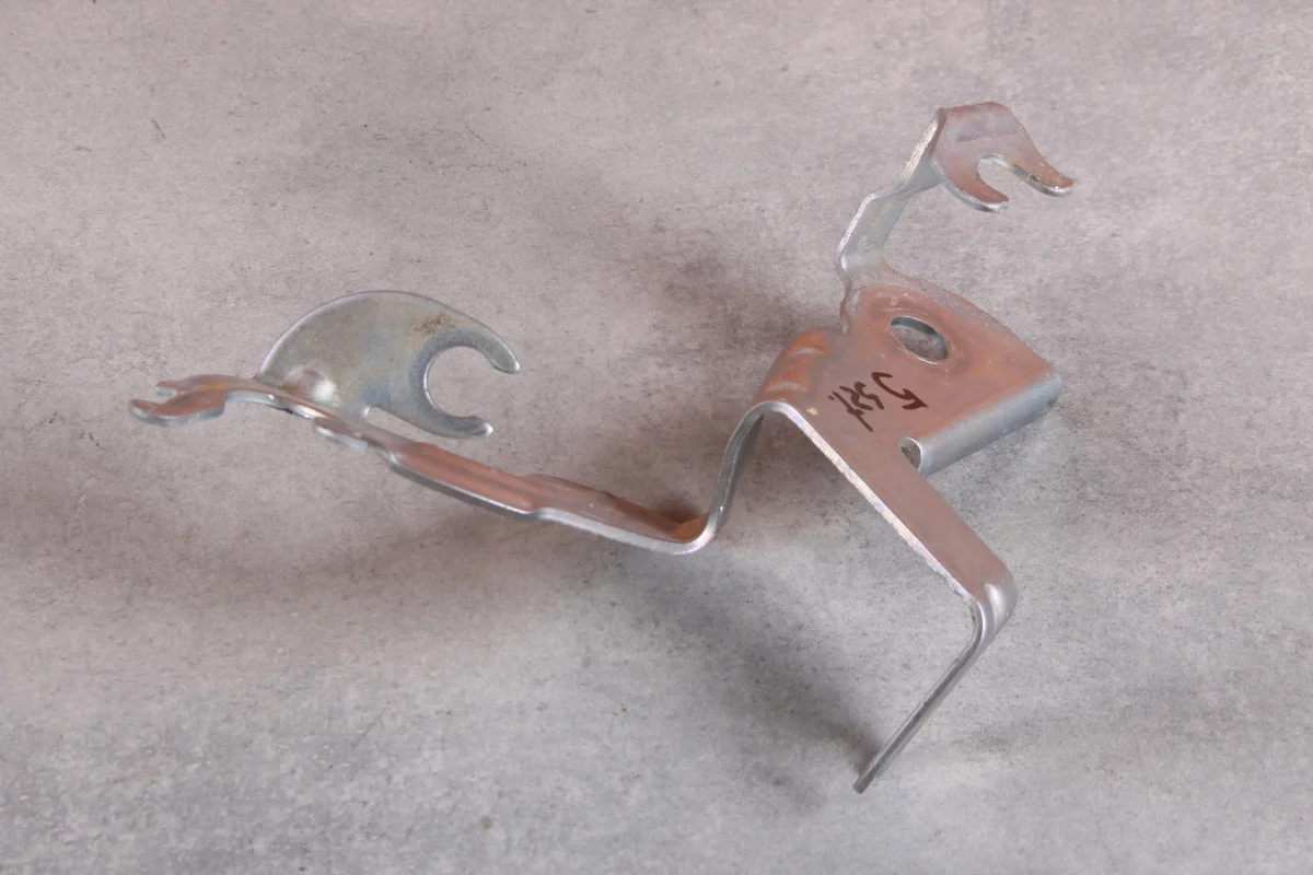 BMW G20 G21 G22 G26 Bremsleitungshalter Rechts Vorne image 3