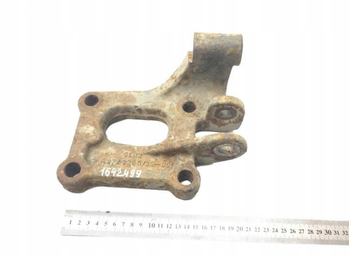 A9223250726 MERCEDES-BENZ Stötdämpare fäste, höger nedre drivaxel