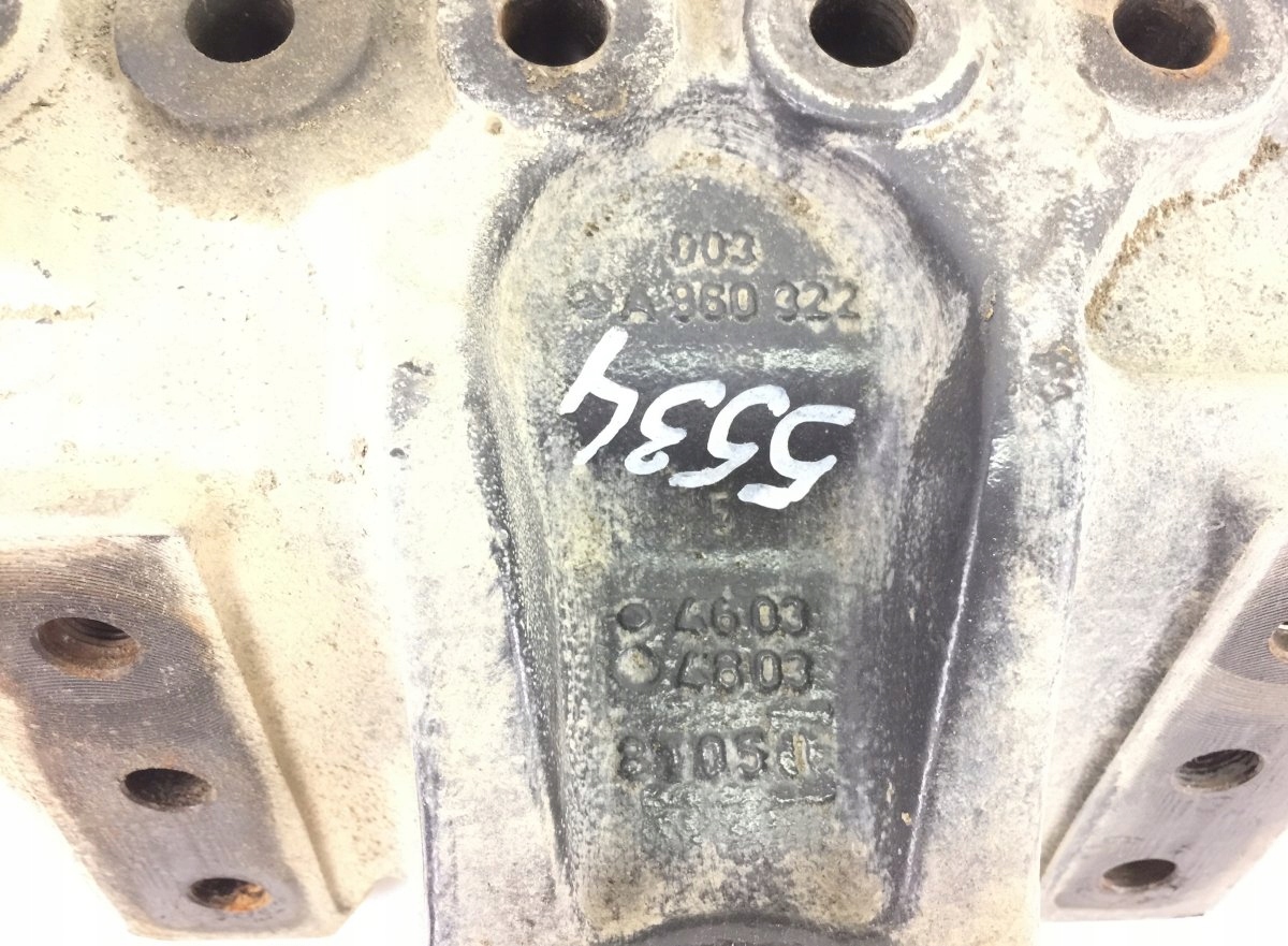 A9603201070 MERCEDES-BENZ Blattfederhalter, Vorderachse, hinten, links image 4