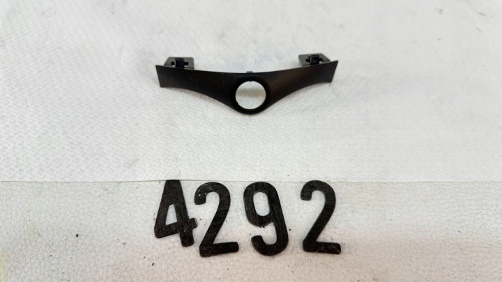 Kameran suojus etusäleikköön Audi A4 B9 20-24 8W0853140F OE