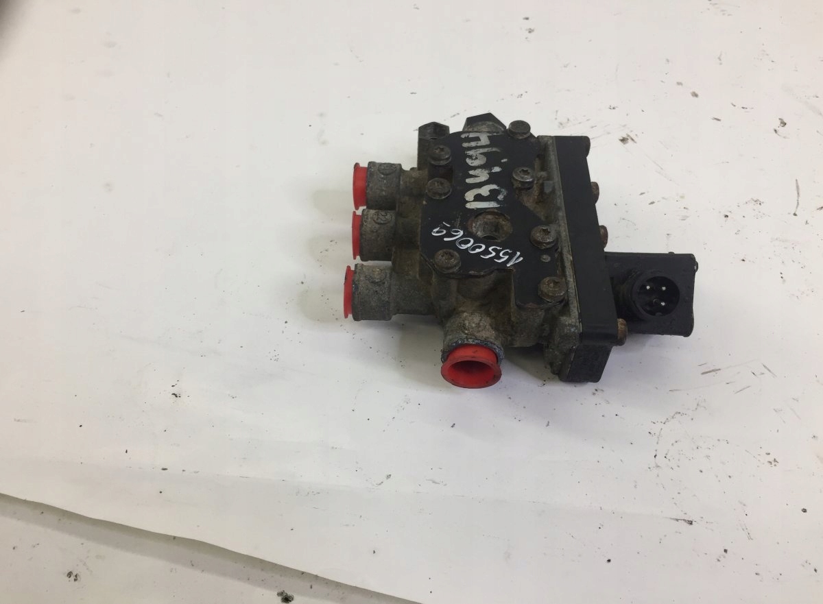 81.25902-6144 VOLVO Soupape ECAS image 3