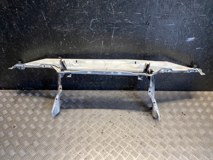Etuvahvistuksen tuki BMW 5 Touring 1994