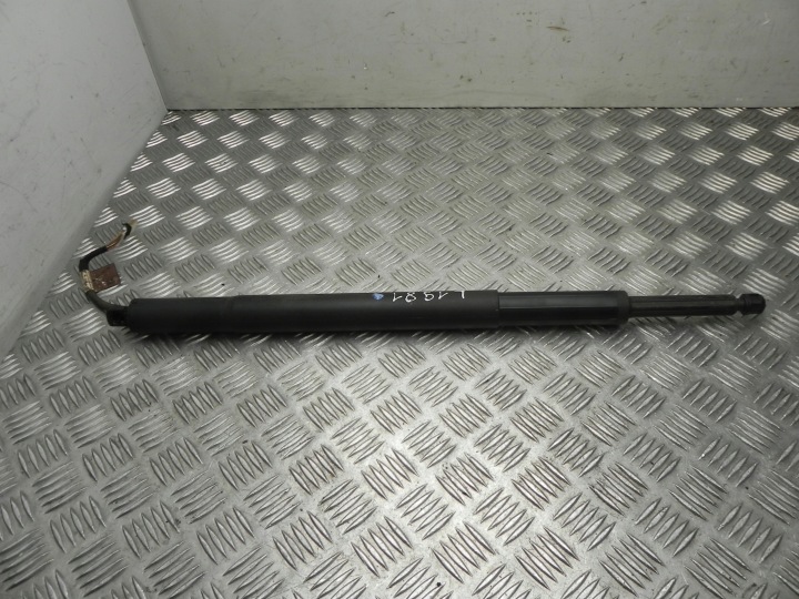 BMW 3 2021 kaasujousi C86009106