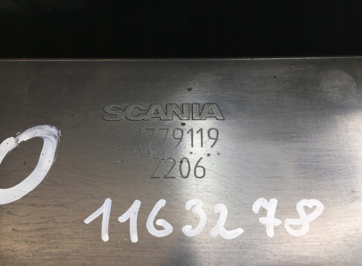 1779119 SCANIA Trittplatte mit Kunststoffgehäuse, klein, rechts image 3