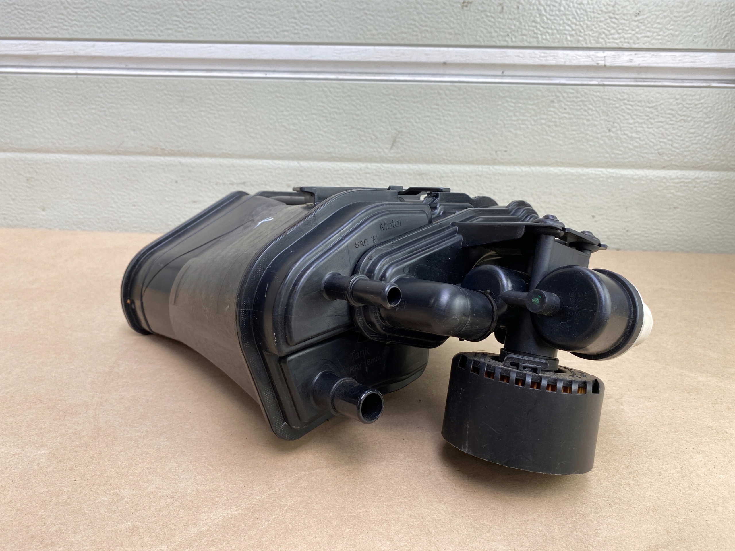 Active Distributor Filter Housing Mercedes C-Class W206 A2064706600 image 6