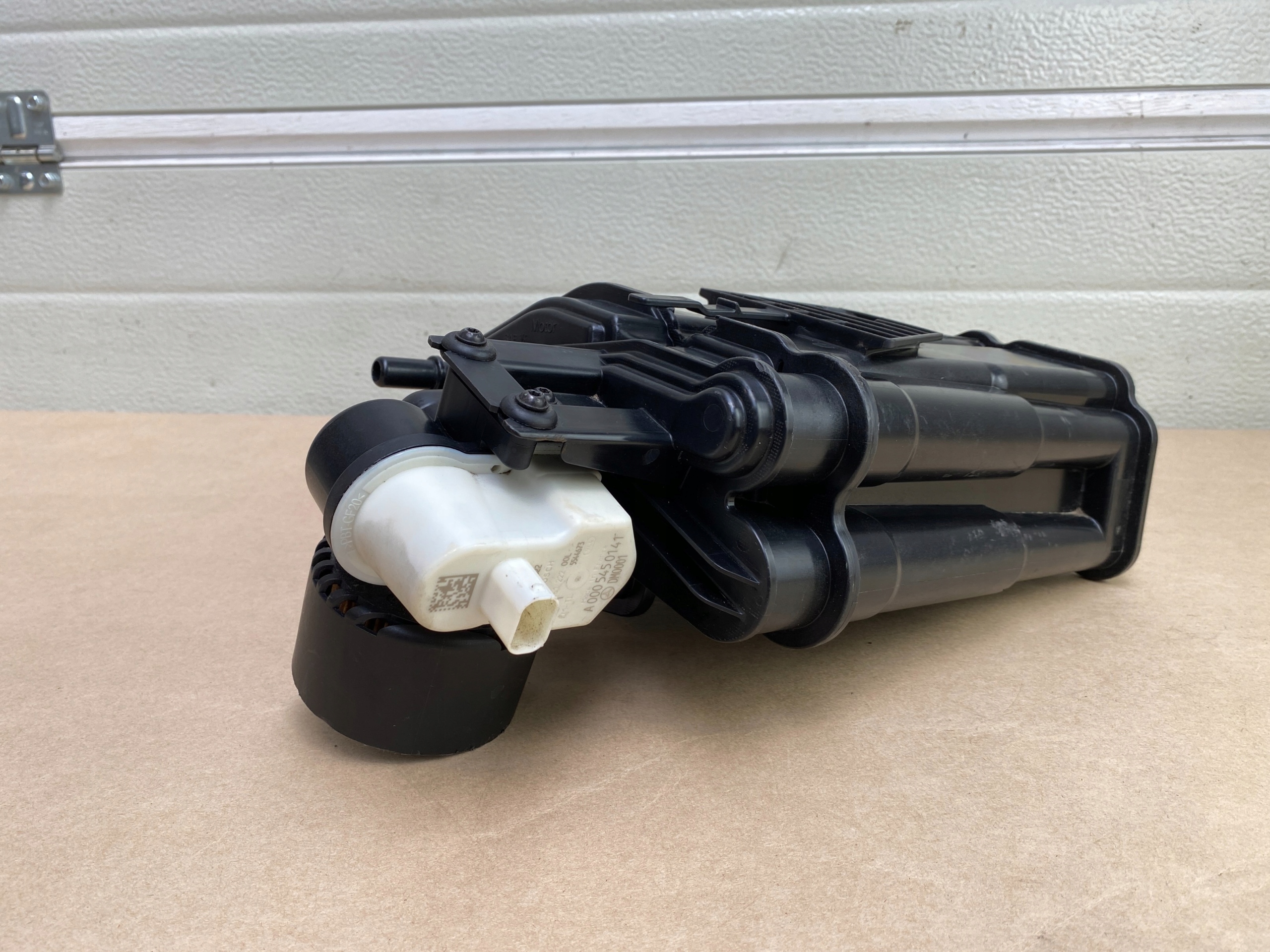 Active Distributor Filter Housing Mercedes C-Class W206 A2064706600 image 7