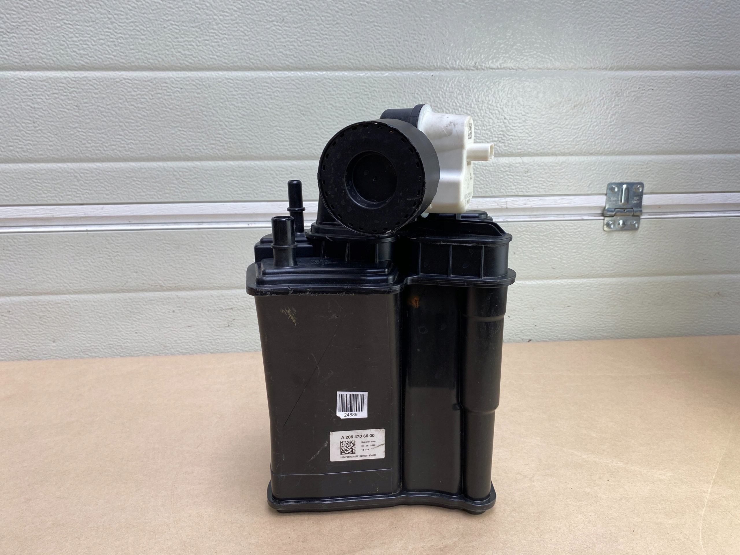 Active Distributor Filter Housing Mercedes C-Class W206 A2064706600 image 8