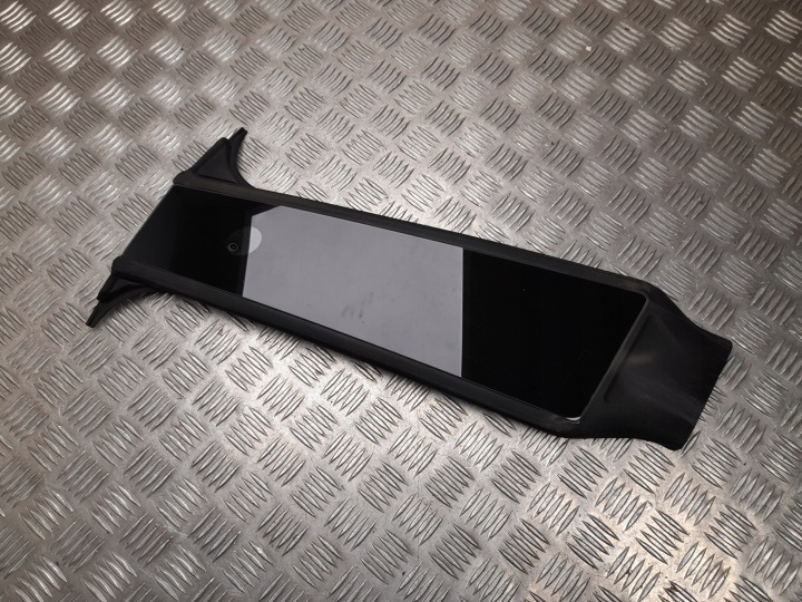 B-pilarin kansi Tesla Model Y 2022 oikea 1625639-00-B