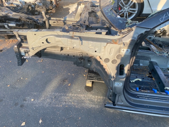 Peugeot 508 SW II 2019 etu vasen lokasuoja