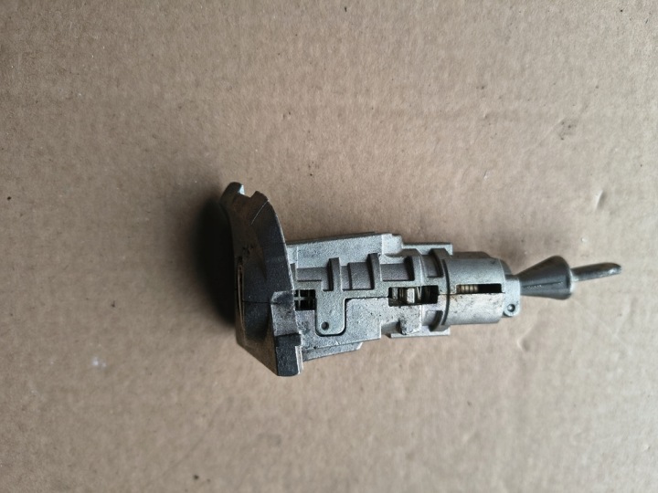 VW TIGUAN 5NA837167A etuoven sisäverhoilu alkuperäinen