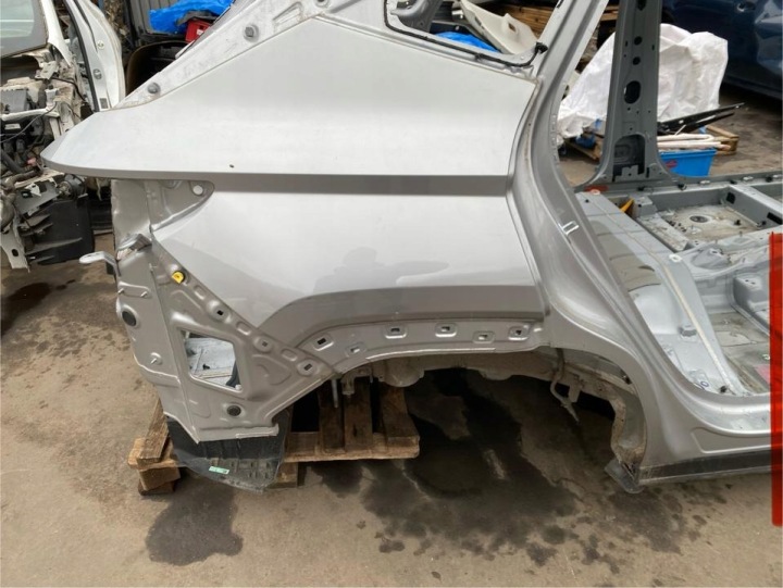 Hyundai Tucson 2023 takaosa takana oikealla