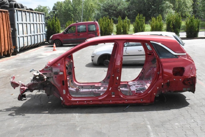 Vasen oikea takakulma, kynnys Opel Crossland 20-24