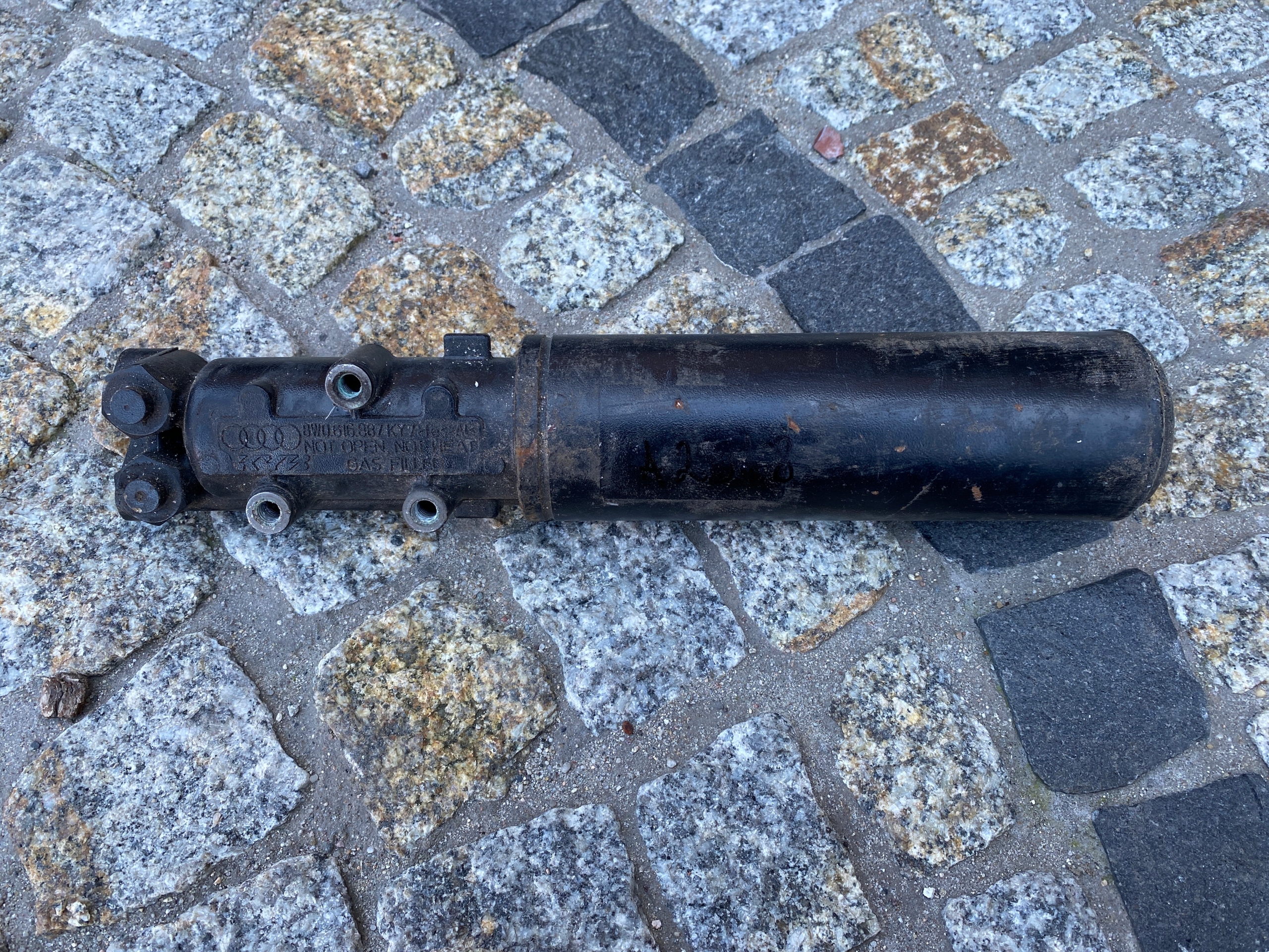 AUDI A4 B9 8W VALVOLA SOSPENSIONE 8W0616887 ORIGINALE