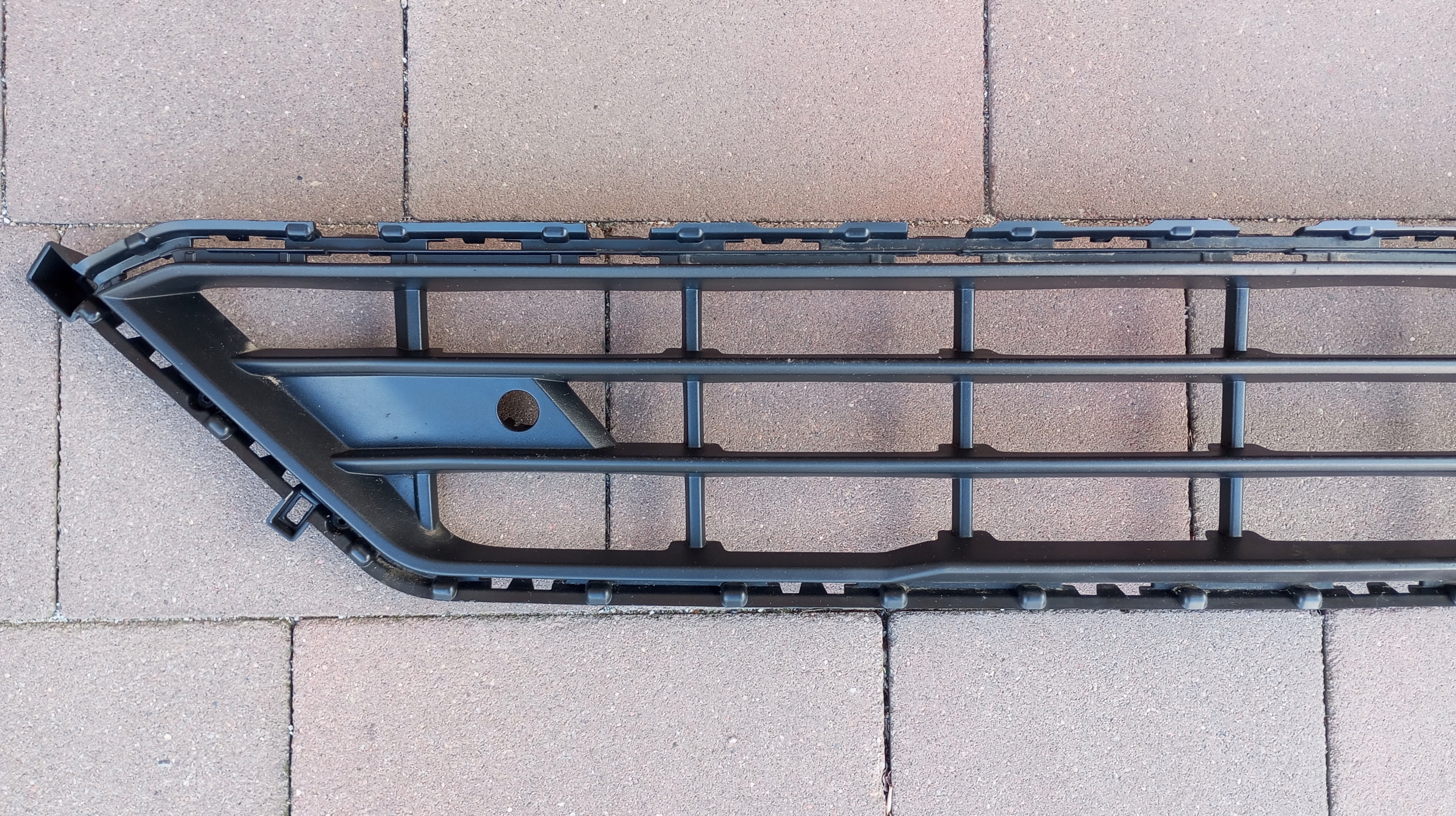 VOLVO XC60 II 2021>- LOWER GRILLE FRONT BUMPER 32234933