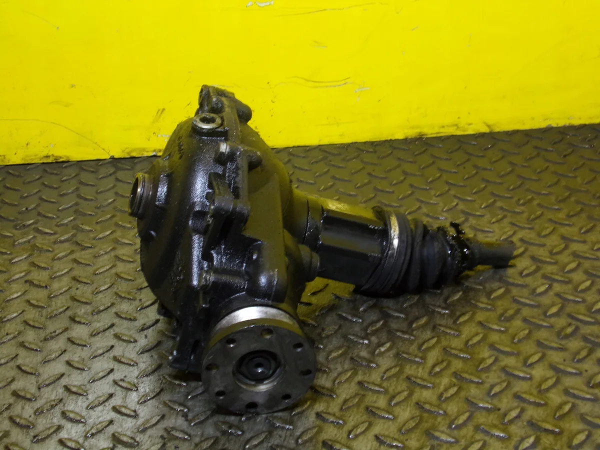 BMW X3 E83 3.0D 2007 Front Differential Axle image 3