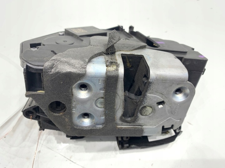 Vasen etuovi lukko Ford Fiesta MK7 Hatchback 8A6A-A21813-AG