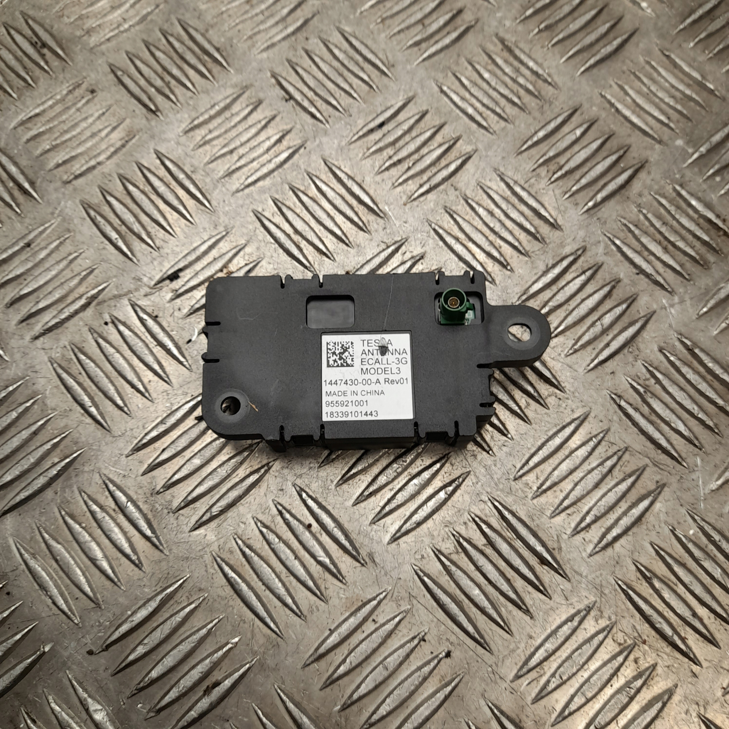 Antenneversterker Tesla Model 3 2019 1447430-00-A image 2