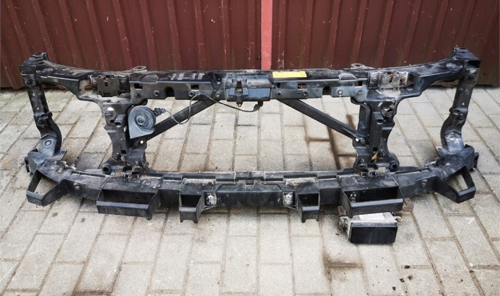 RANGE ROVER SPORT L320 05-09 ETUVÄKIPUSKURI VAHVISTUS + TUTKA