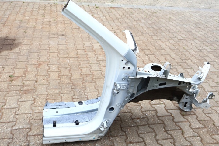 TOYOTA RAV4 IV takakulma oikea 1D6