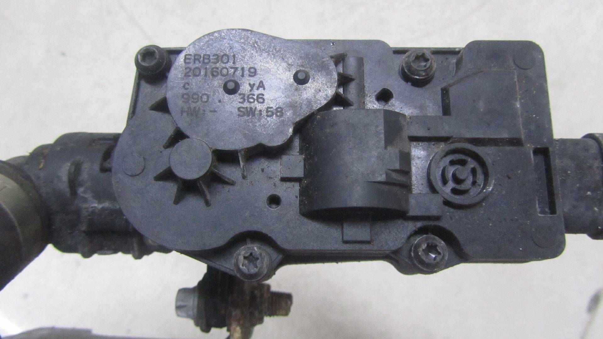 MERCEDES C-KLASSE W205 2.0H WASSERVENTIL A0005003040 image 6