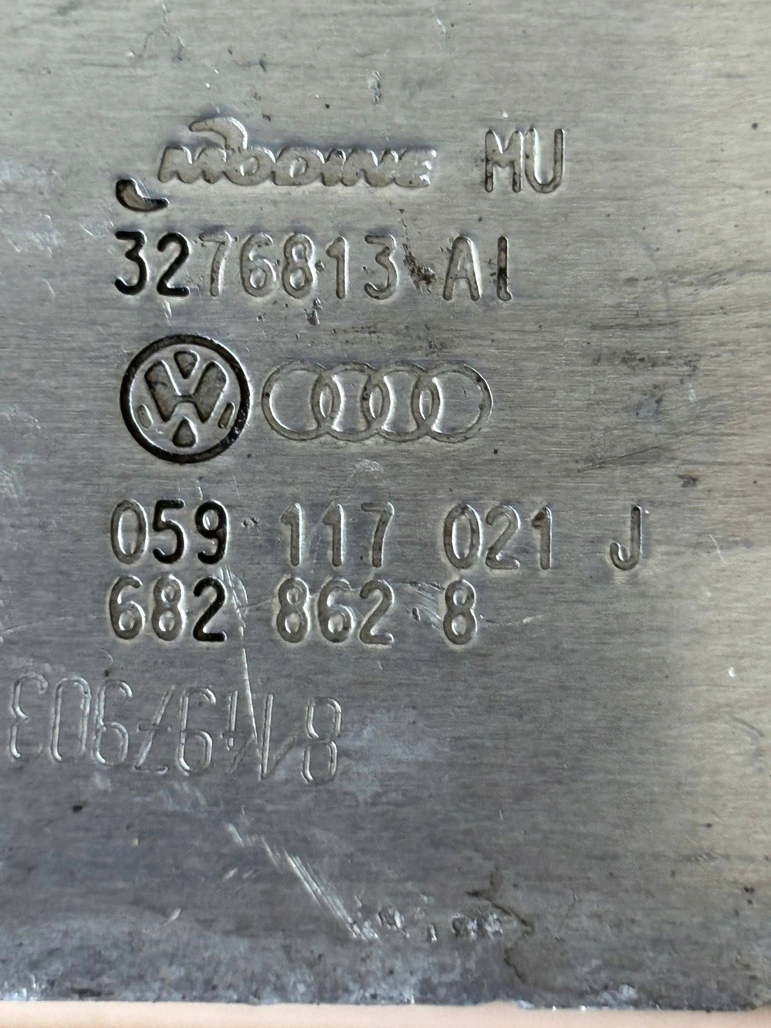 VW Phaeton 2007 öljynsuodattimen pidike