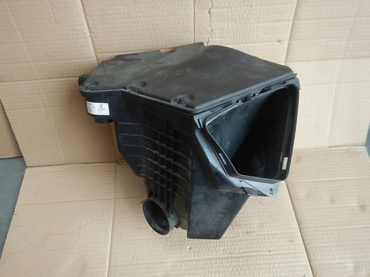 AUDI A4 B8 A5 8T 2.0 BENSIINIILMANSUODATTIMEN KOTELO 8K0133837P
