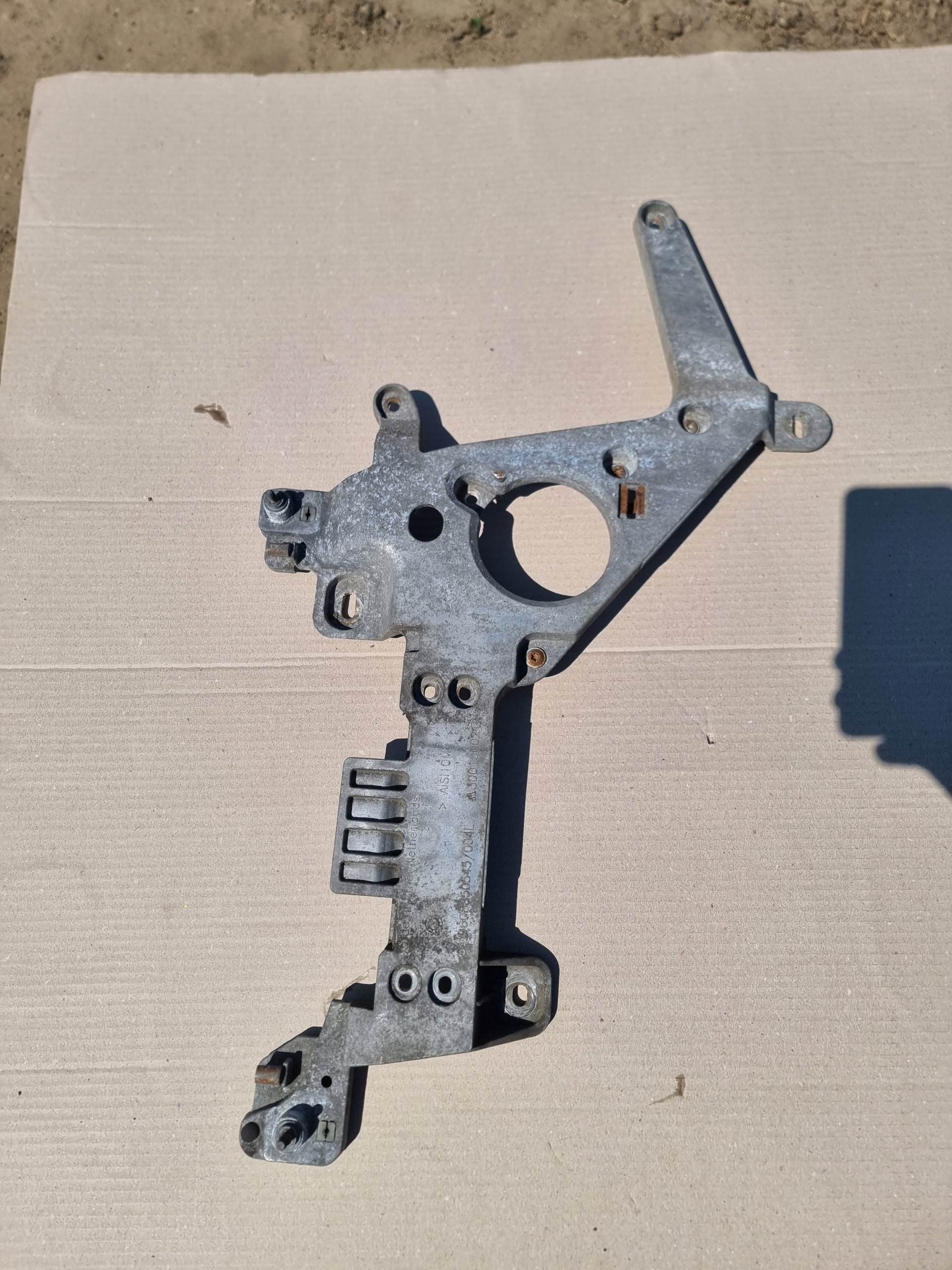 Degrau Esquerdo Suporte Fixação Para-choque Esq. Mercedes Actros MP4 image 2