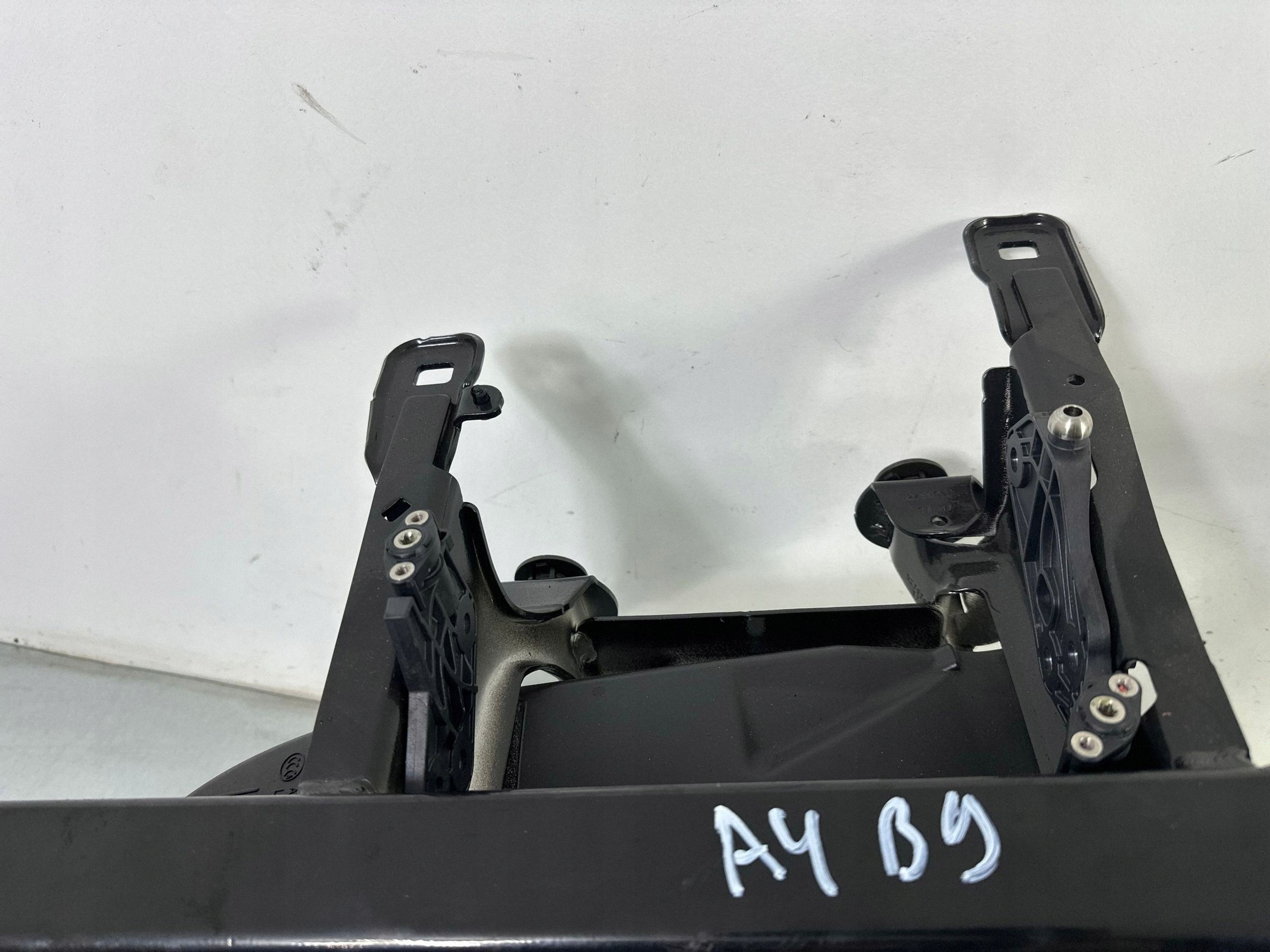 Audi OE 8W1857017C image 10