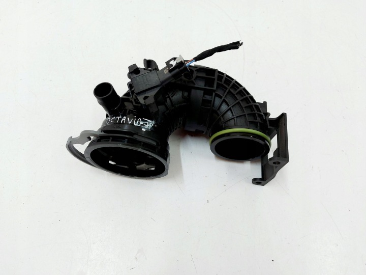 Skoda Octavia IV 5E3 24r. Ilmanottoletku 1.5 TSI 04E145641P