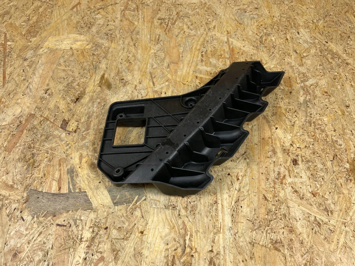 Tesla Model 3 ajovalon kiinnike vasen image 7