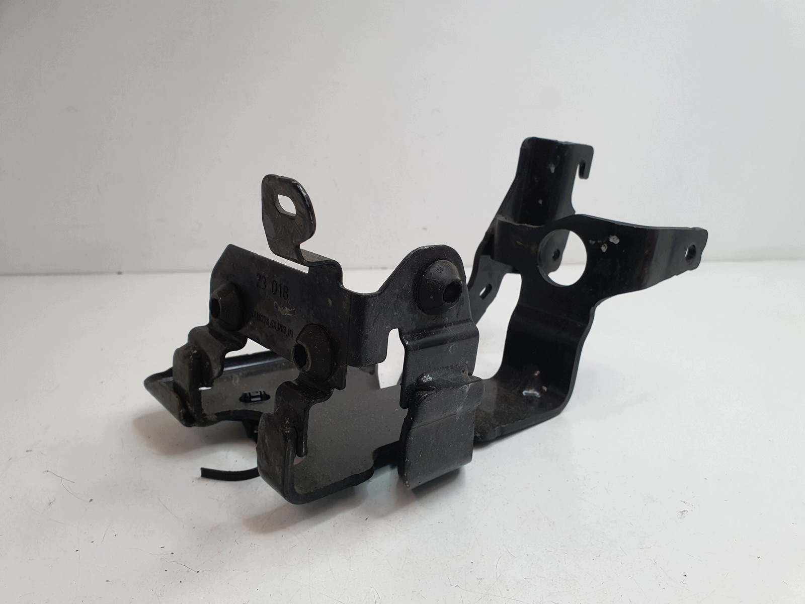 PEUGEOT 208 II 2008 II ABS-Pumpenhalterung 9831013180 image 3