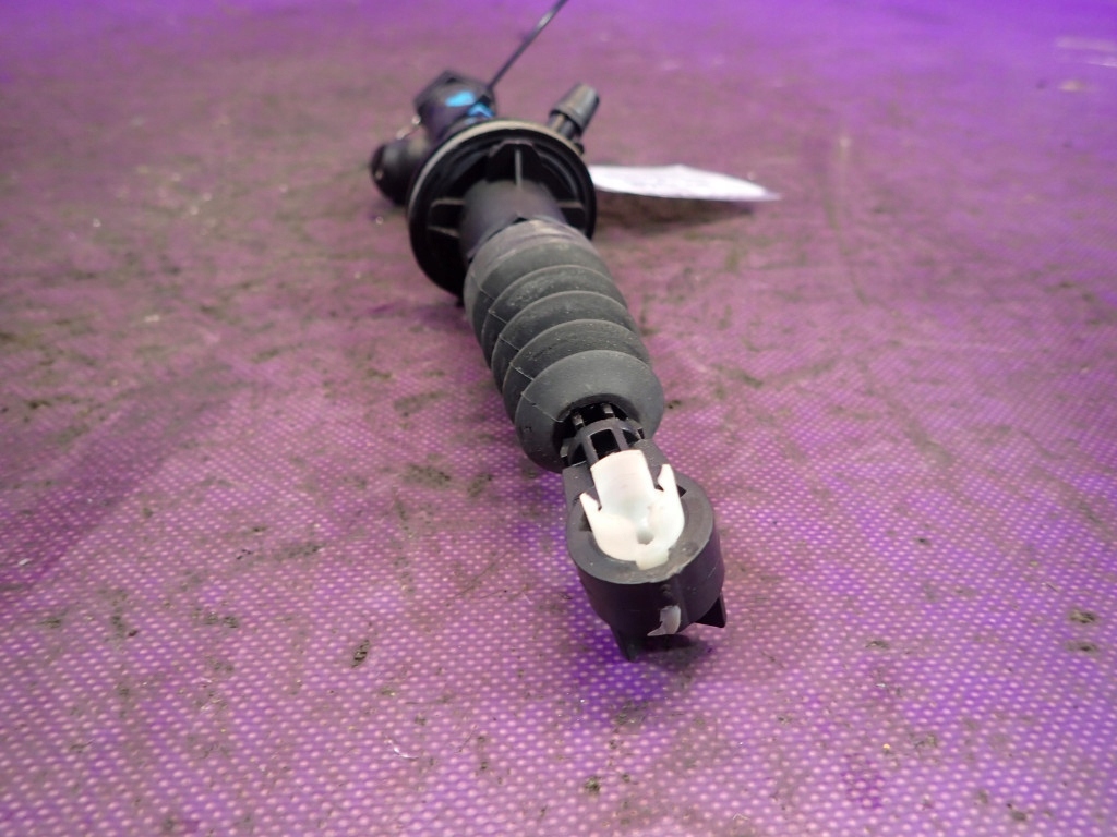 Kytkinpumppu Renault Clio III 3 8200436139D