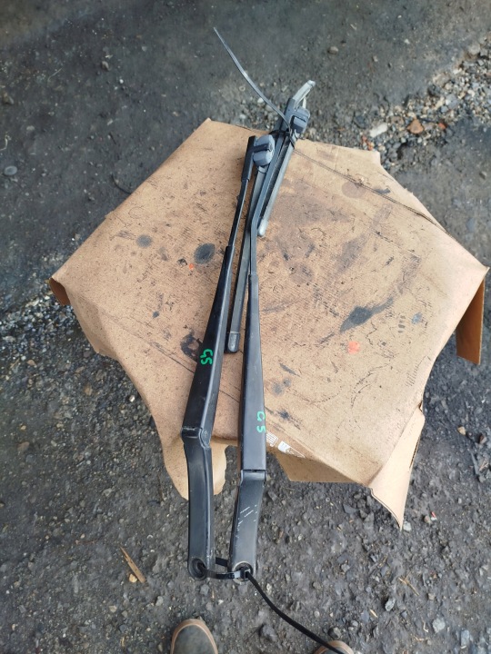 Wischerarme Scheibenwischer VW Golf V 1K1955409 1K1955410