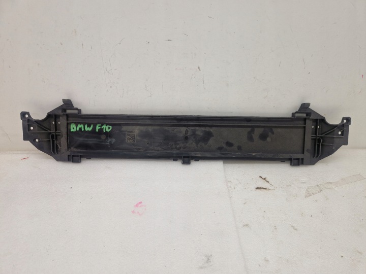Jäähdyttimen kiinnitysalusta BMW F10 F11 OE 7804619