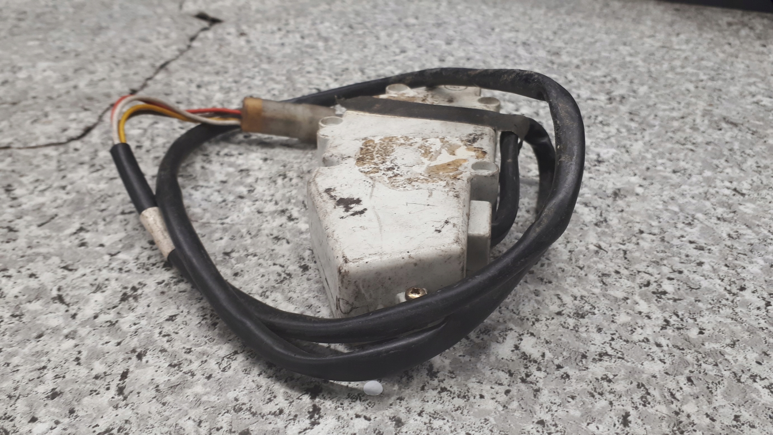 85GG-220A20-BC vänster låsaktuator fram SCORPIO image 3