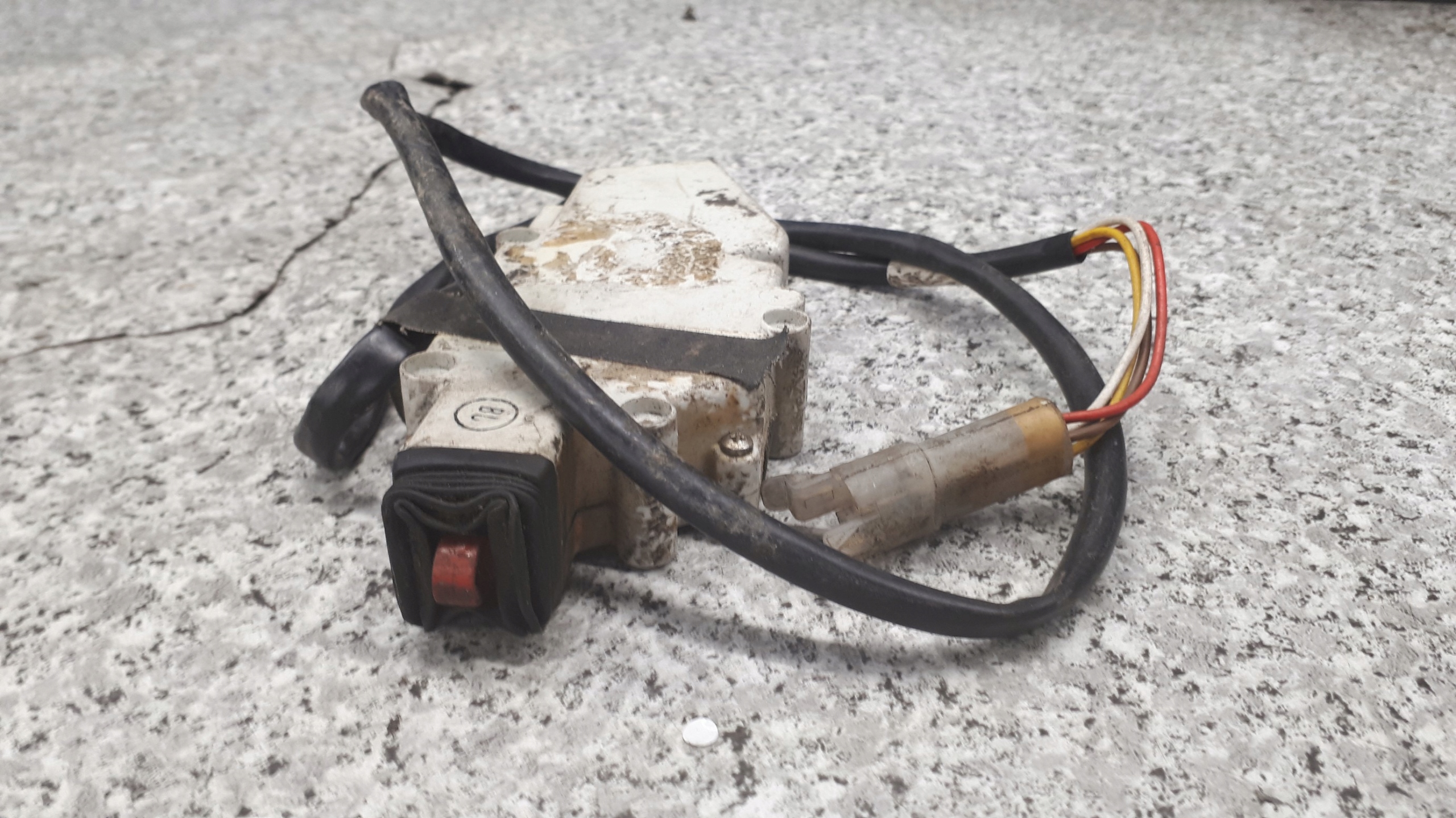 85GG-220A20-BC vänster låsaktuator fram SCORPIO image 4