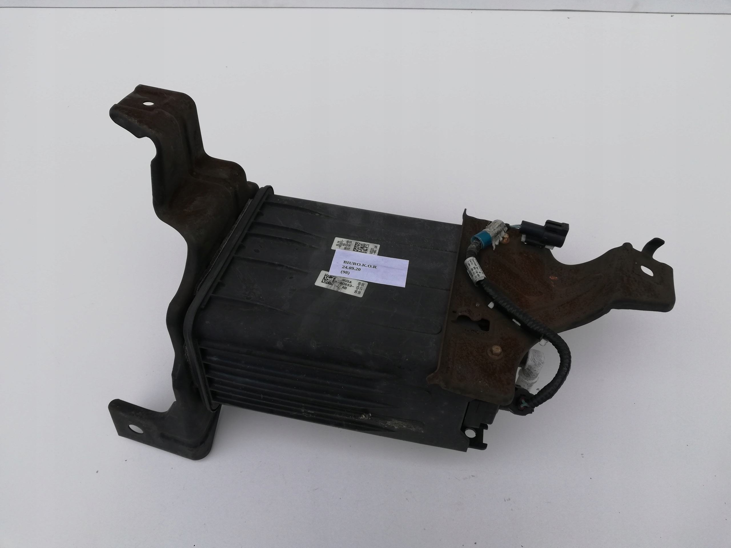 Aktiivihiilisuodatin suojuksella Lincoln Navigator Ford F150