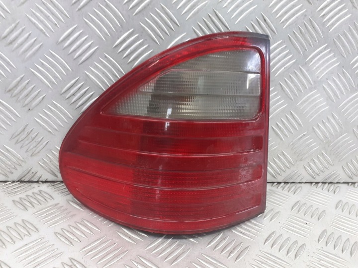 Rechter achterlamp Mercedes W210 2.5 TD 2108204864