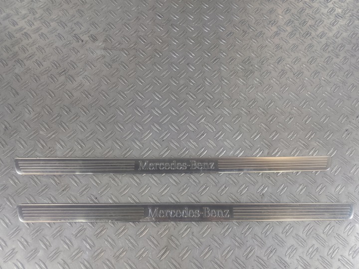 MERCEDES W204 LIFT 11-14 SILL TRIM COVERS A2046801935