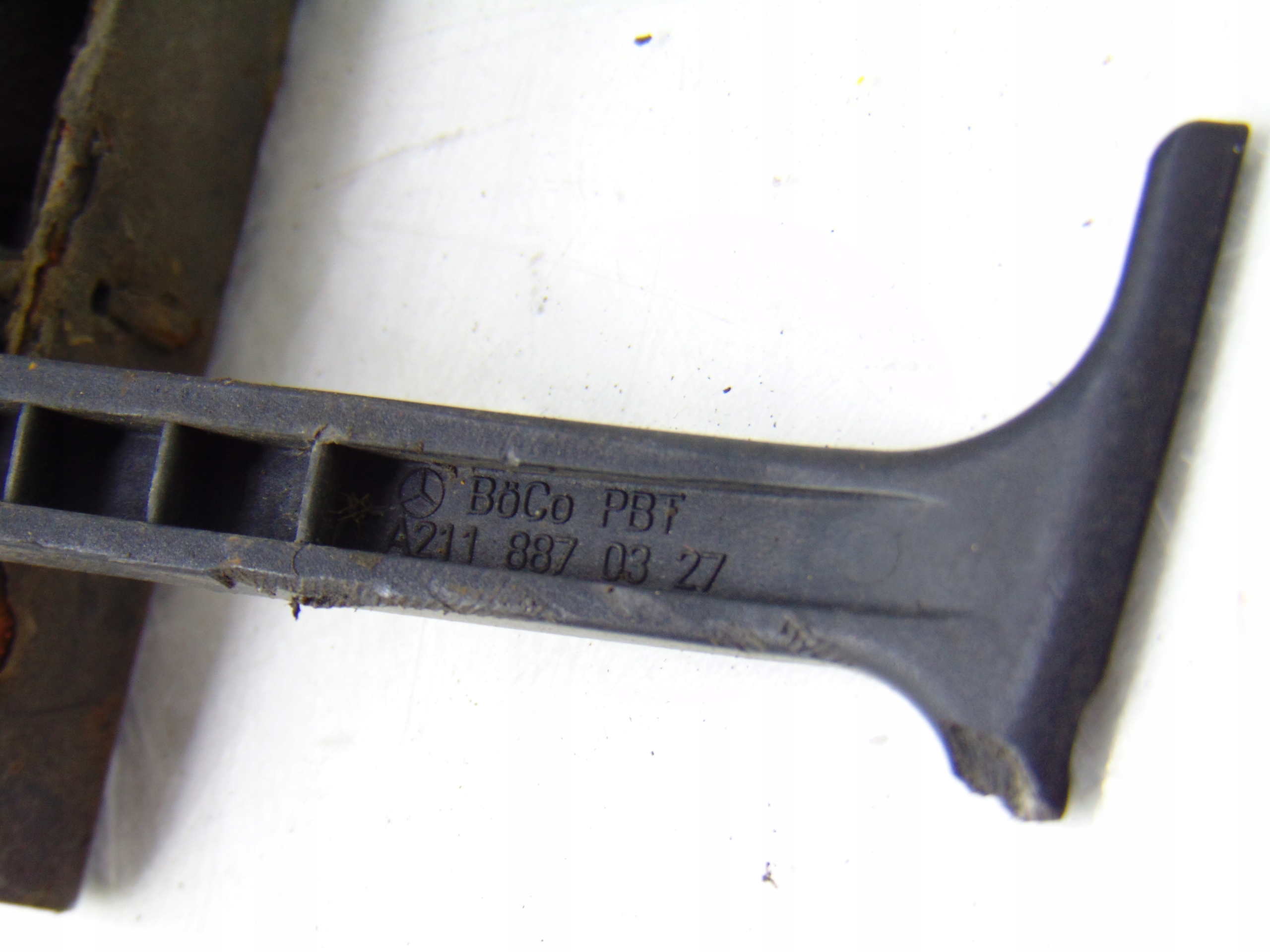 Serrure de capot avant Mercedes Classe E W211 A2118870327 image 3