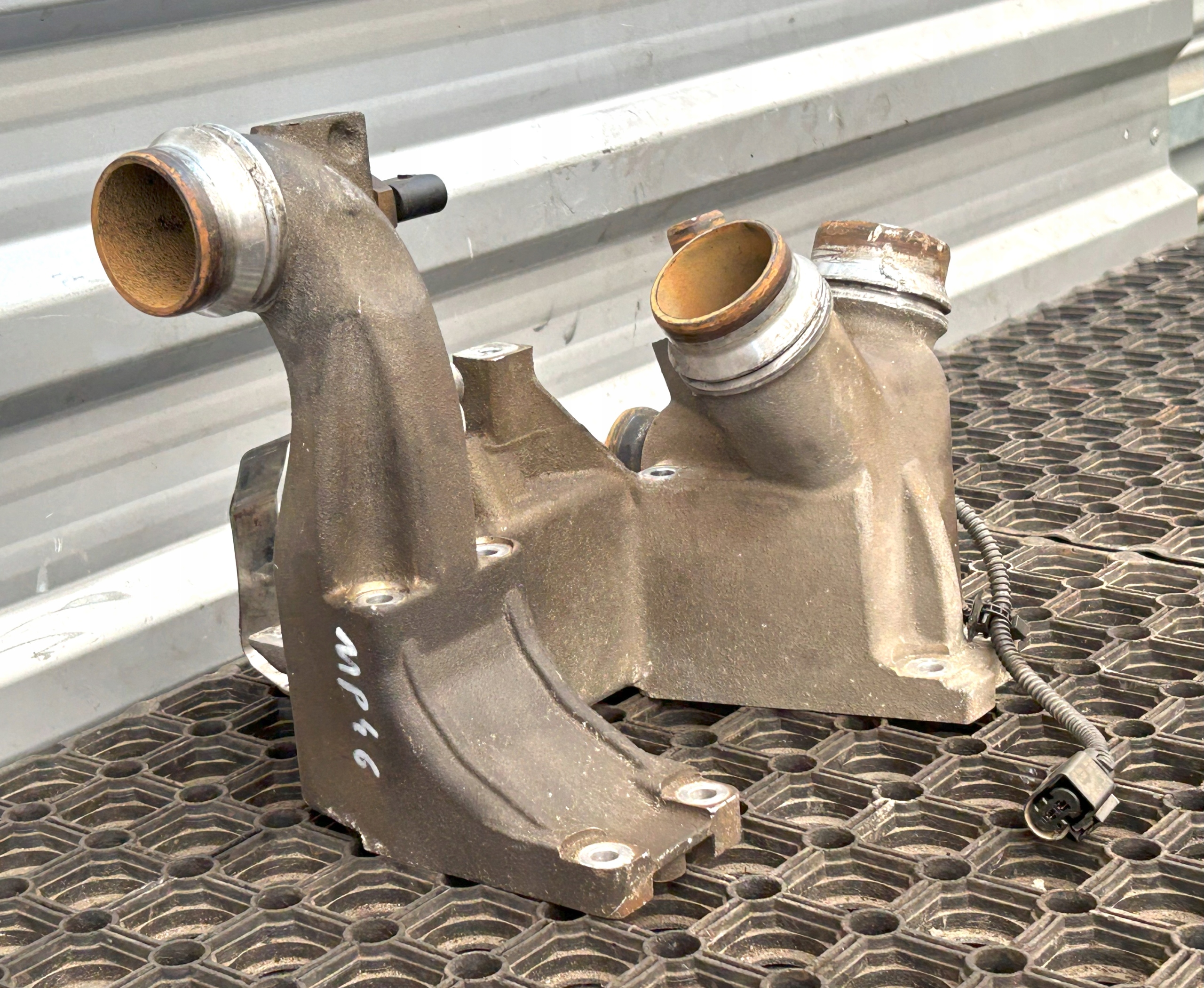 Carcasa del distribuidor de culata Mercedes Actros MP4 A4702031561 A4702033561
