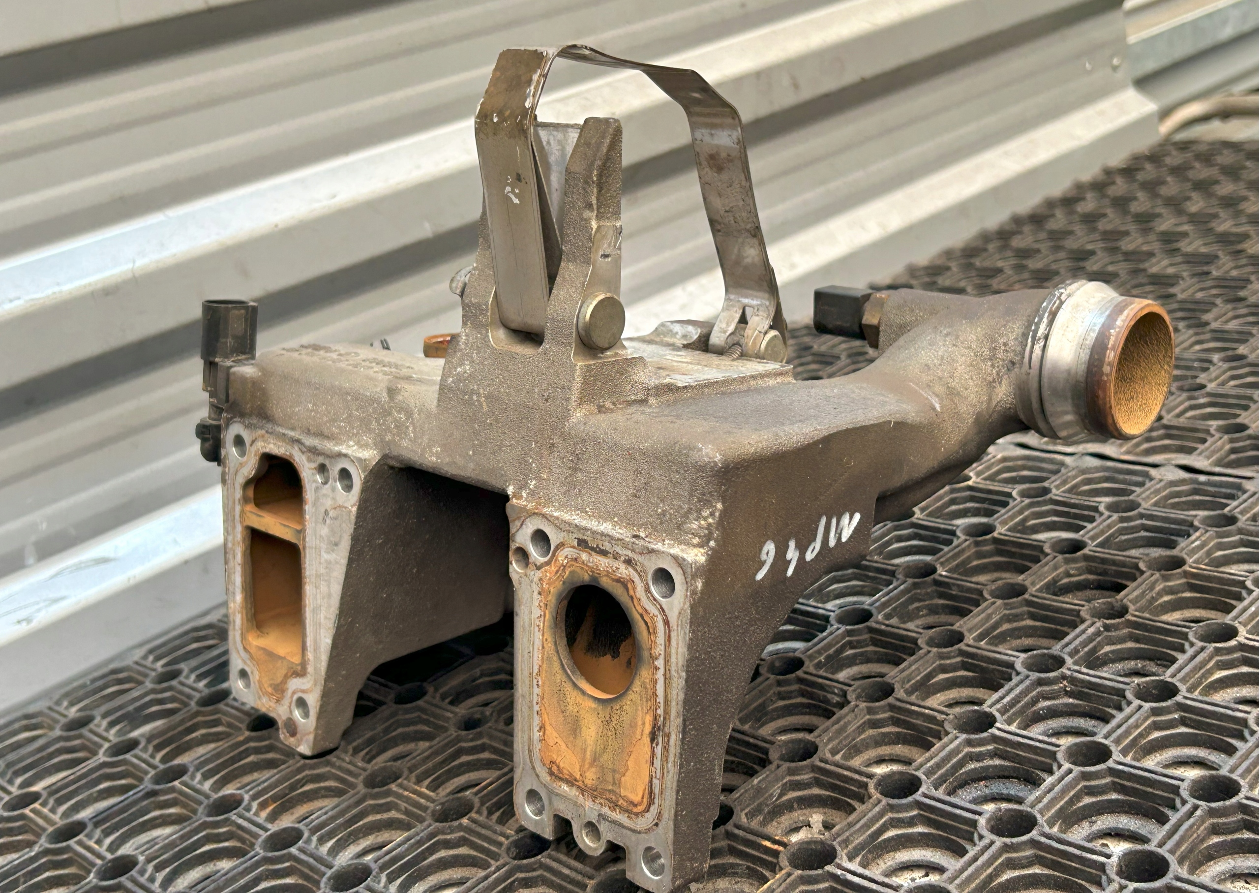Zylinderkopfverteilergehäuse Mercedes Actros MP4 A4702031561 A4702033561 image 9