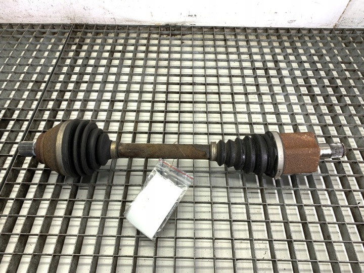 Etuakselin vetoakseli vasen VW Passat B8 2.0 190hv nivel
