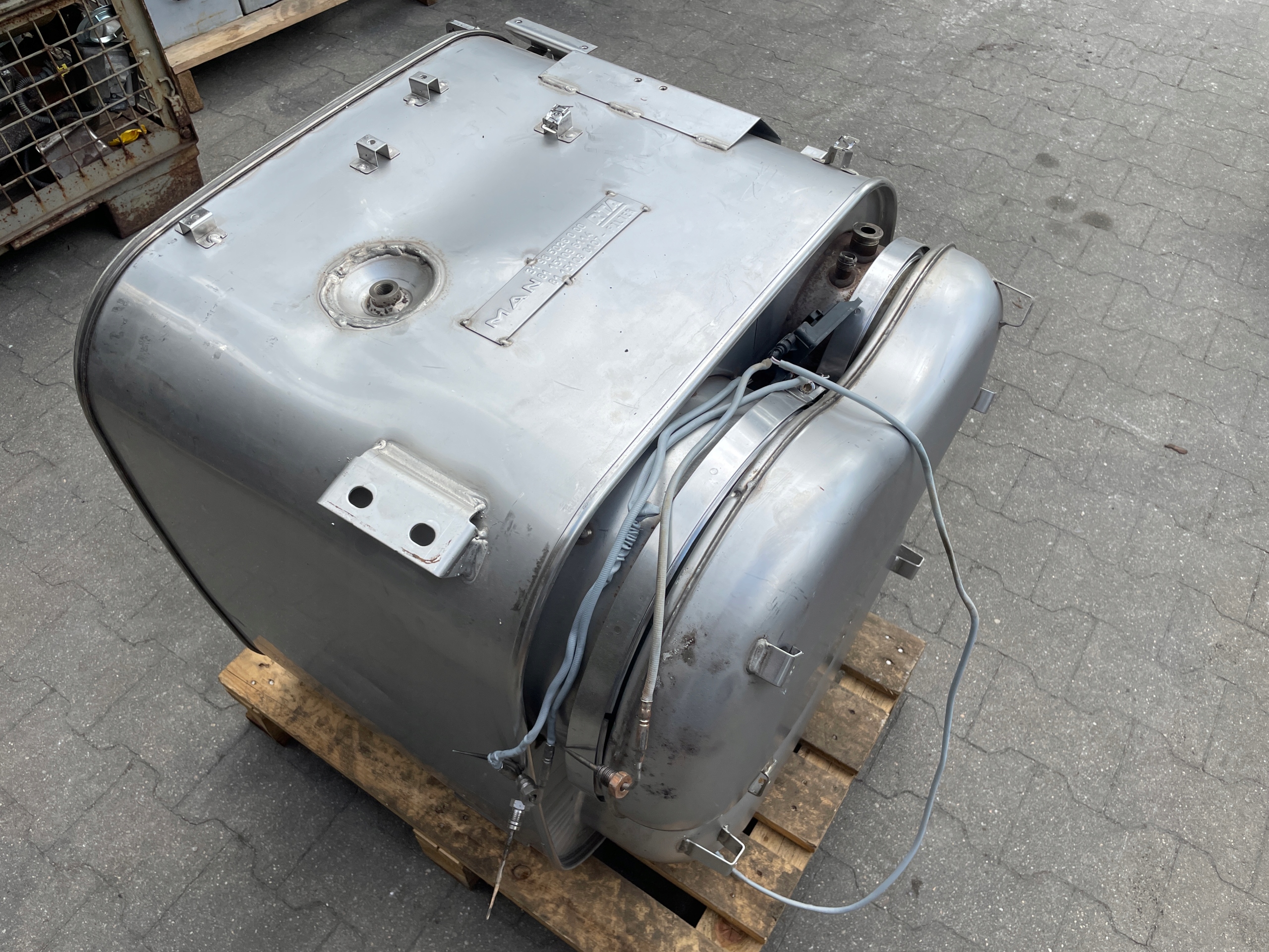 Katalysator MAN TGX TGS Euro 6 DPF Schalldämpfer 81151036114 image 3