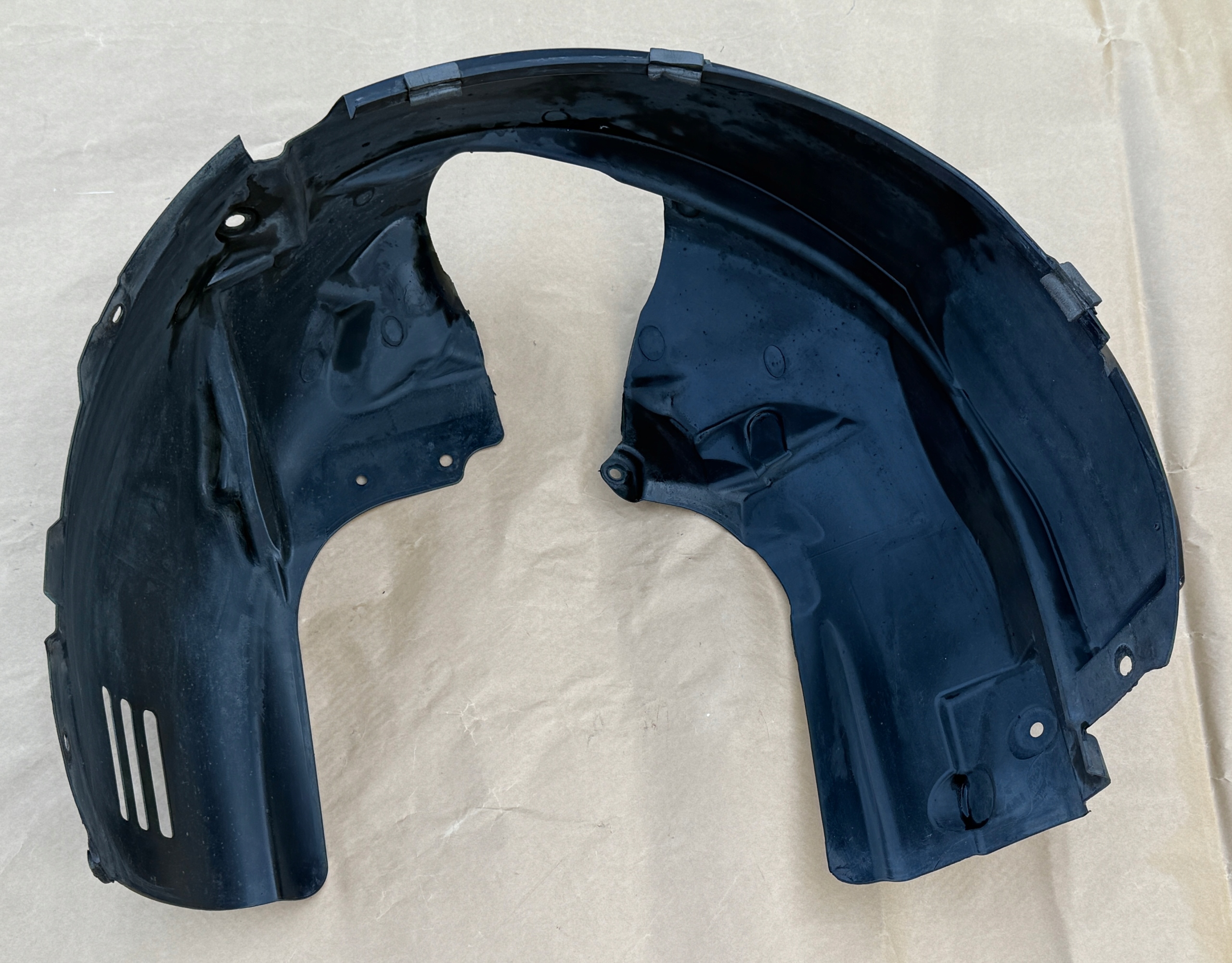 FORD FIESTA 2008-2012 Etulokasuoja vasen alkuperäinen OEM 8A61-16115-B