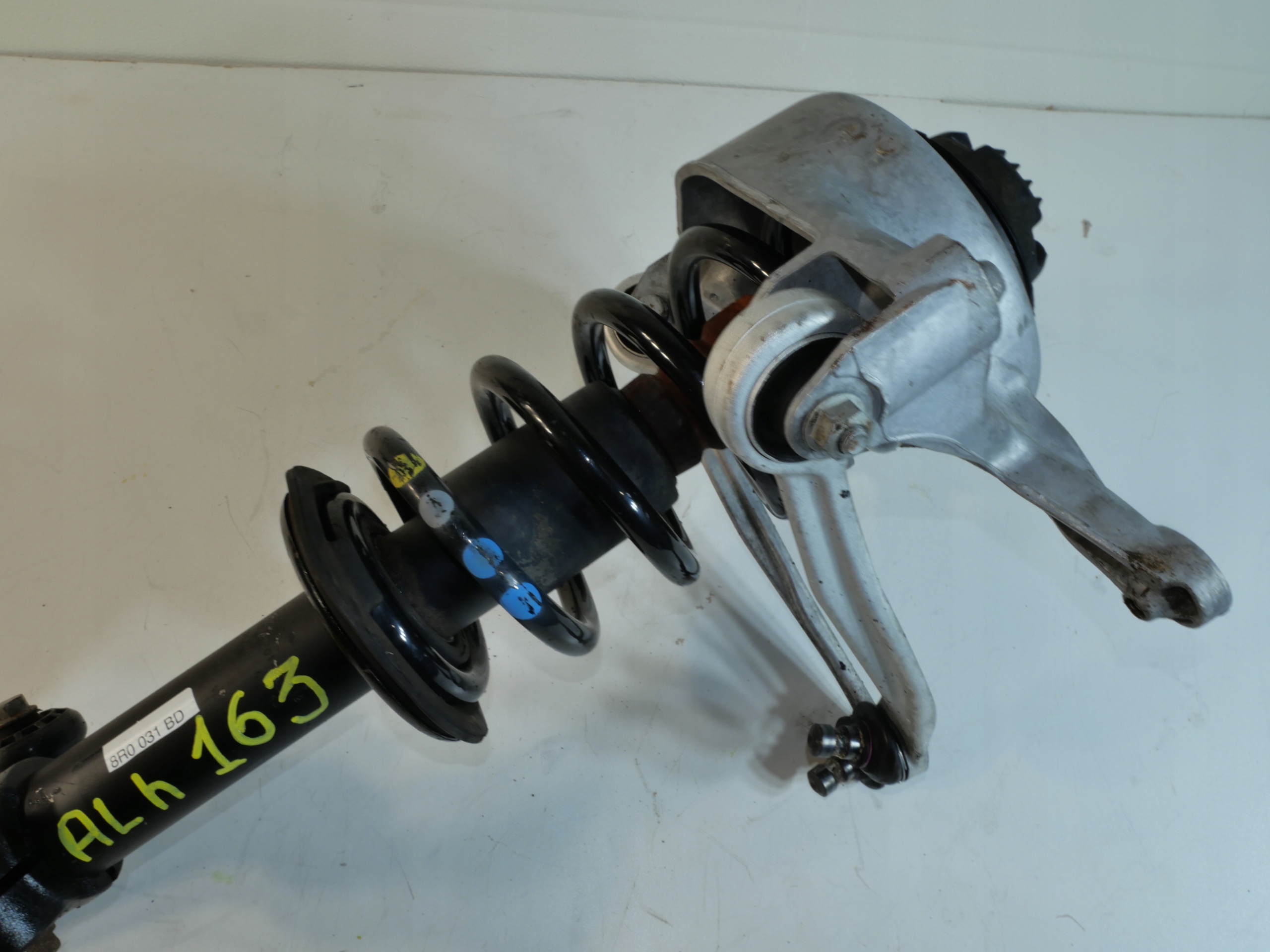 AUDI A4 B8 Front Shock Absorber 8K0413 L image 3