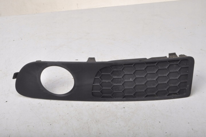 Volvo OE 30655929 bumper grille
