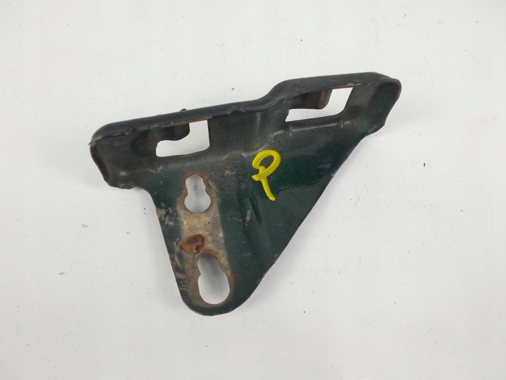 Lampun kiinnike oikea Toyota Avensis 2 t25 2.0 vvti 03-08